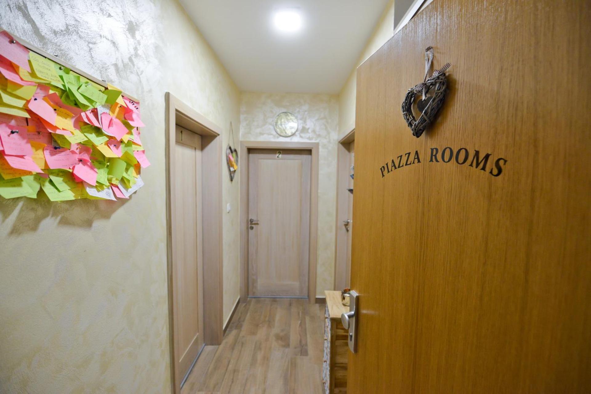 Piazza Rooms Zara Esterno foto